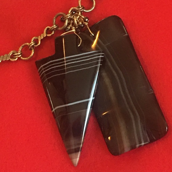 Chic Black Polished Arrowhead Pendant Gold Chain - Picture 2 of 8